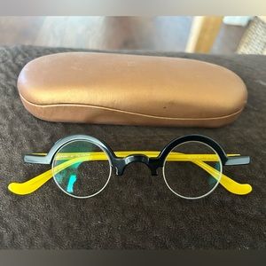 Anne et Valentin glasses Yellow & black. Comes w/case & wipe.